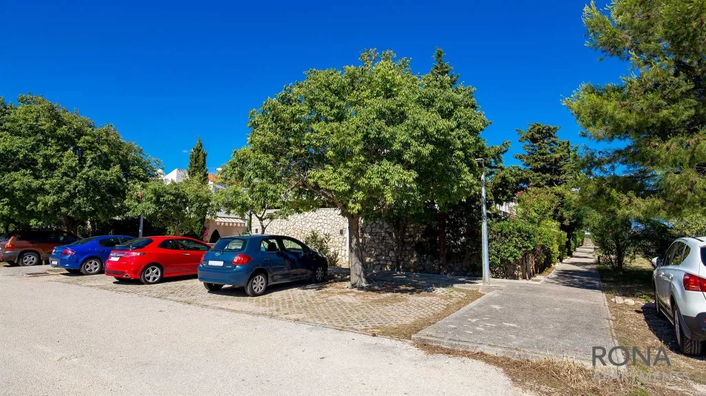 Renovated 2-Bedroom Apartment in Kolan, Croatia