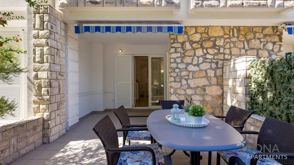 One-Bedroom Apartment in Kolan for 4 Guests