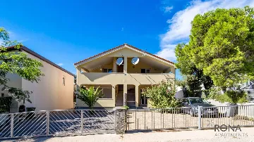 Pag Apartment for 4 Guests near Pebble Beach