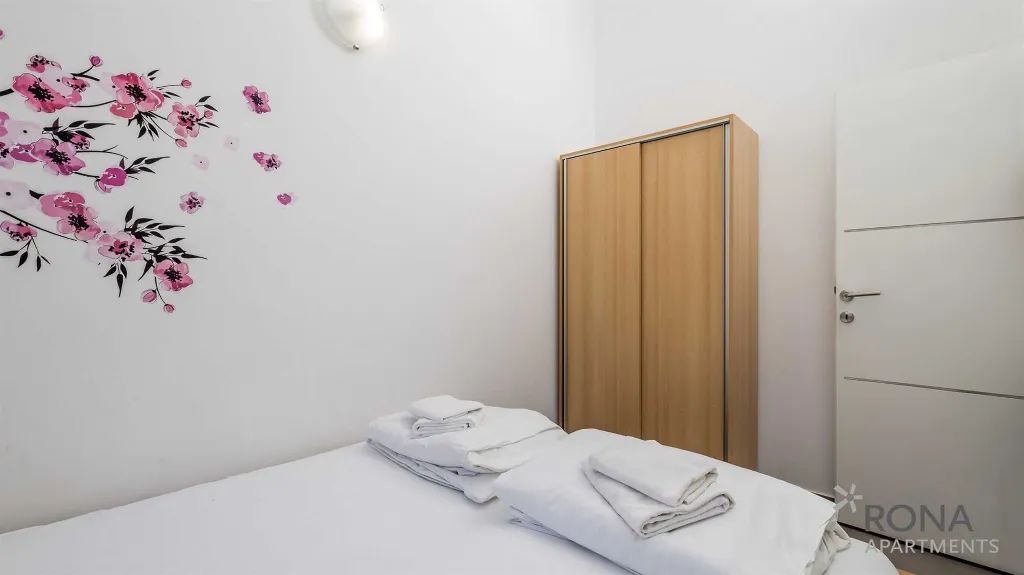 Pag Apartment for 4 Guests near Pebble Beach
