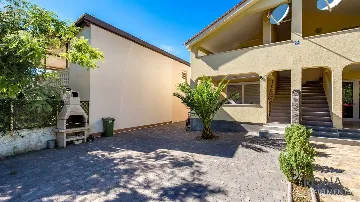 Pag Apartment for 4 Guests near Pebble Beach