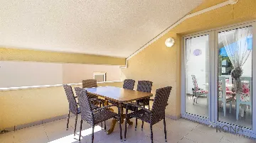 Pag Apartment for 4 Guests near Pebble Beach