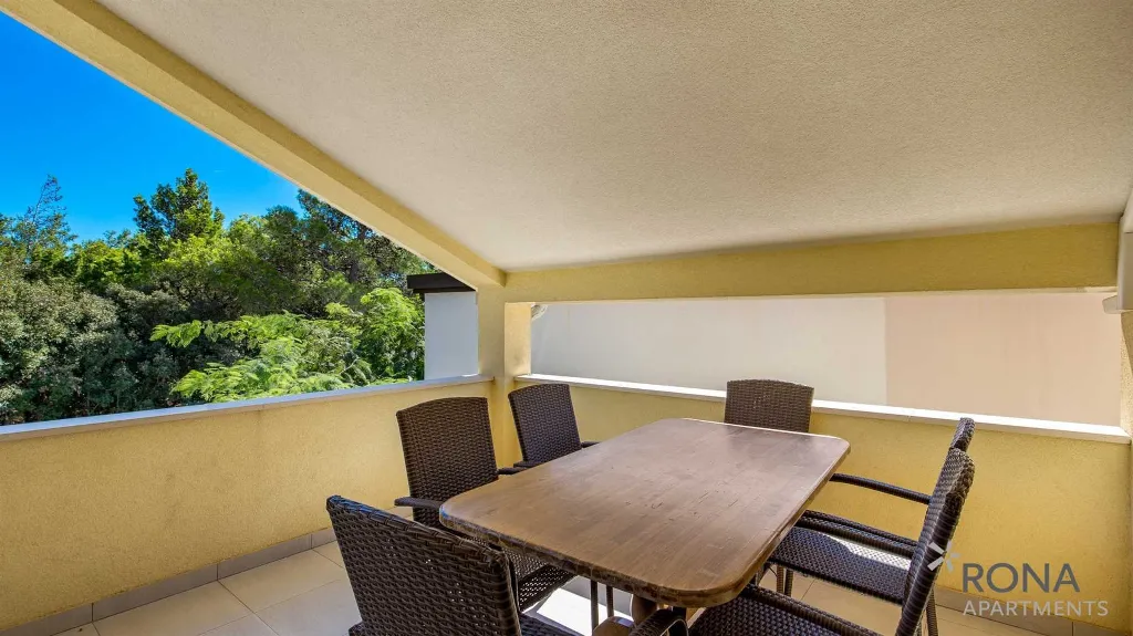 Pag Apartment for 4 Guests near Pebble Beach