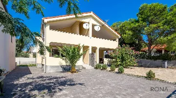 2-Bedroom Apartment with Terrace in Pag