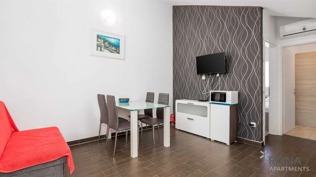 2-Bedroom Apartment with Terrace in Pag (Simuni)