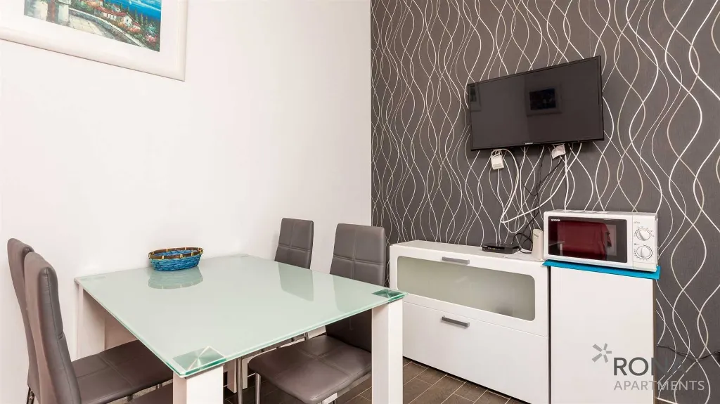 2-Bedroom Apartment with Terrace in Pag (Simuni)