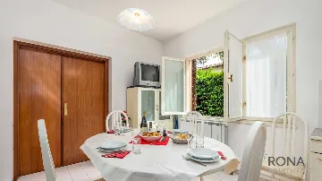 Apartment in Ičići for 4 Guests with Sea View