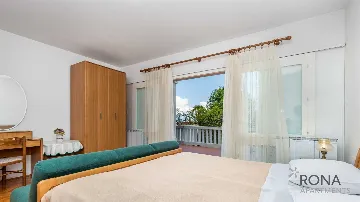 Apartment in Ičići for 4 Guests with Sea View