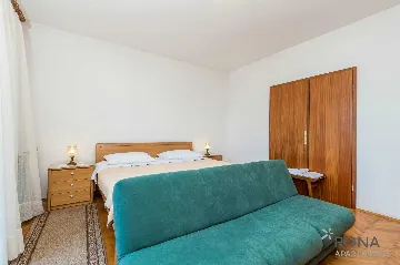 Apartment in Ičići for 4 Guests with Sea View