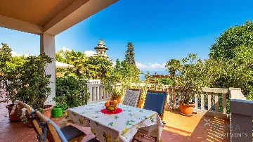 Apartment in Ičići for 4 Guests with Sea View