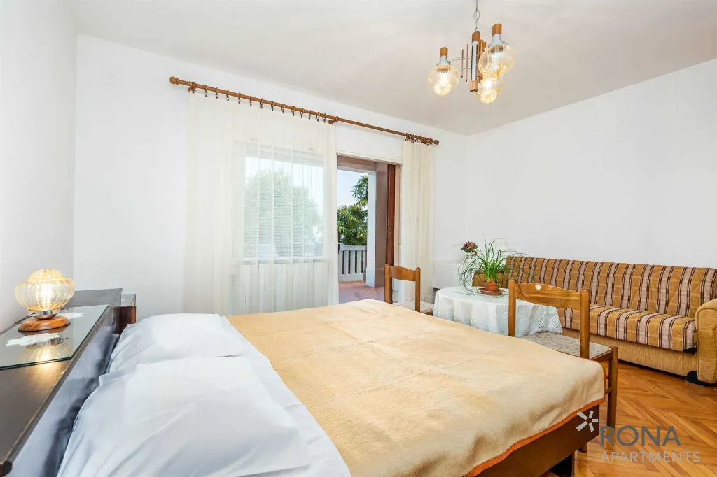 Apartment in Ičići for 4 Guests with Sea View