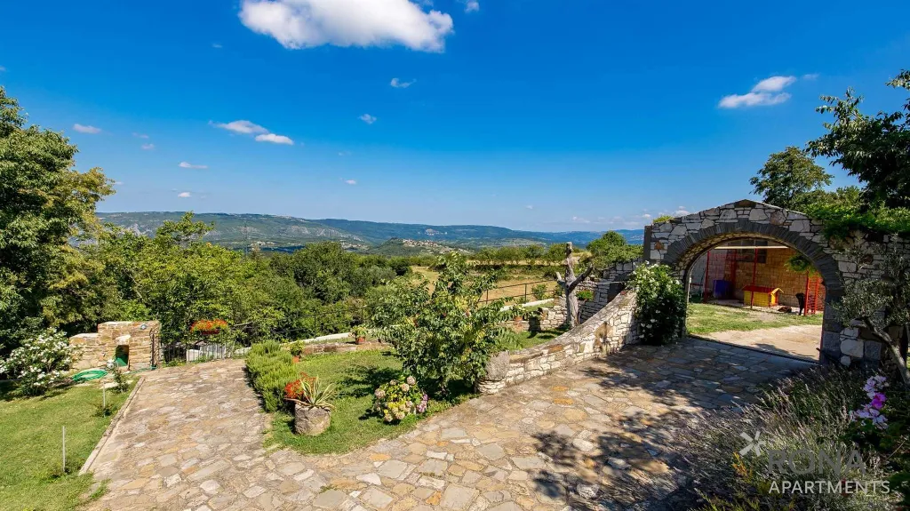 Buzet Apartment for 3 Guests with Terrace