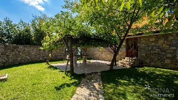 Buzet Apartment for 3 Guests with Terrace