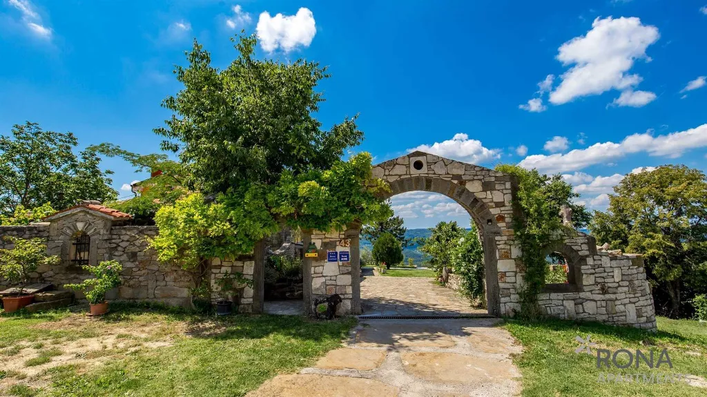 Buzet Apartment for 3 Guests with Terrace