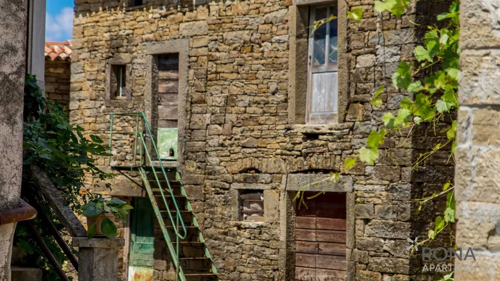 Buzet Apartment for Up to 3 Guests with Balcony
