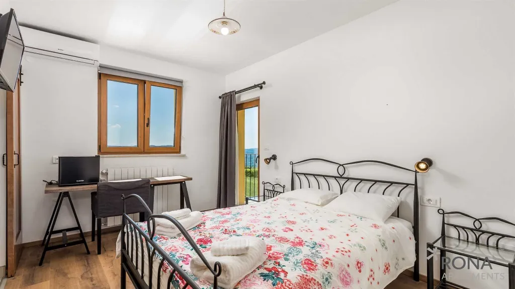 Buzet Apartment Room for 2 Guests with Balcony