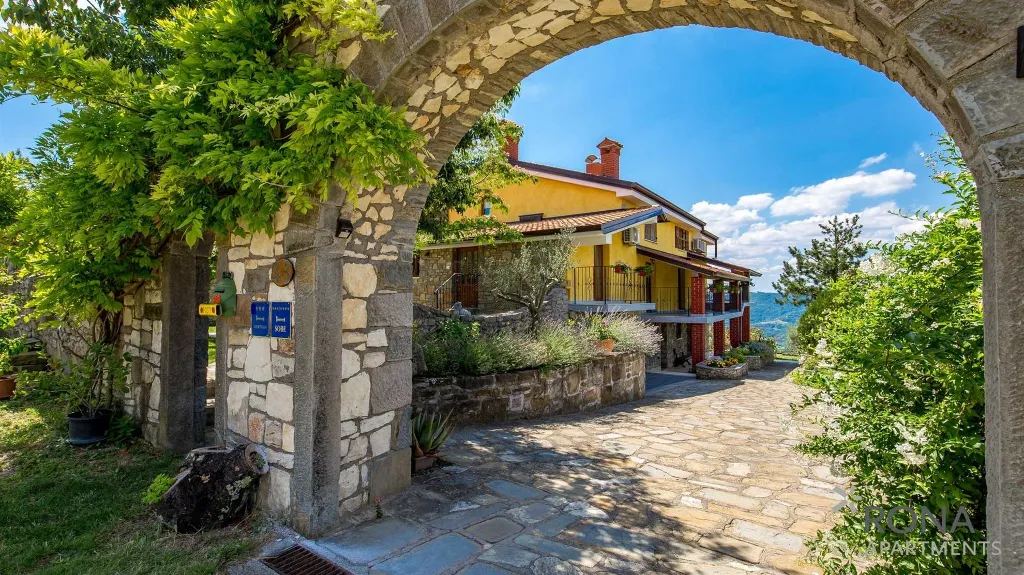 Buzet Apartment Room for 2 Guests with Balcony