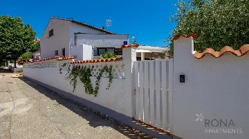 One-Bedroom Apartment with Terrace in Barbariga