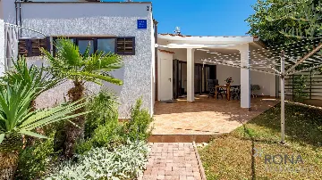 One-Bedroom Apartment with Terrace in Barbariga