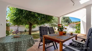 One-Bedroom Apartment with Terrace in Barbariga