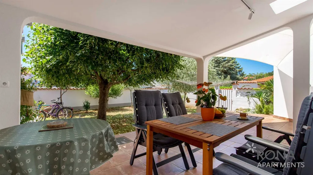 One-Bedroom Apartment with Terrace in Barbariga