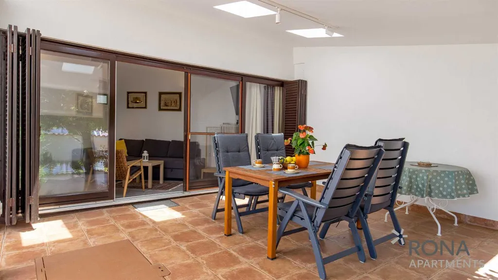 One-Bedroom Apartment with Terrace in Barbariga