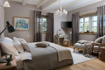 4-Bedroom Villa in Ladići with Private Pool