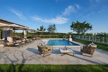 4-Bedroom Villa in Ladići with Private Pool