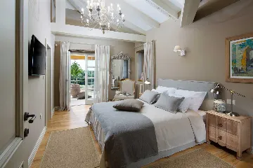 4-Bedroom Villa in Ladići with Private Pool