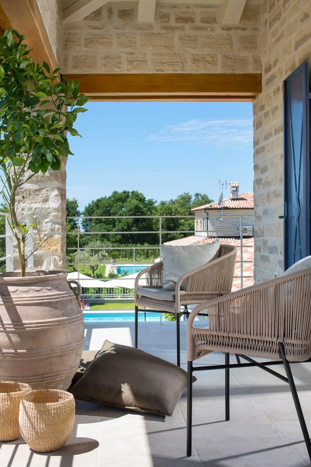 4-Bedroom Villa in Ladići with Private Pool