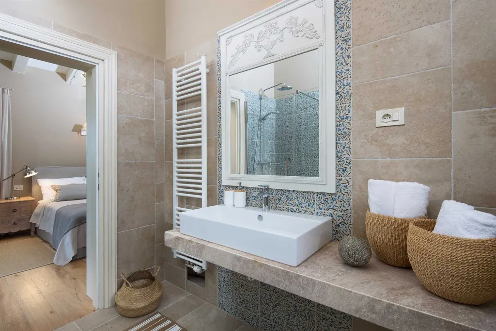 4-Bedroom Villa in Ladići with Private Pool