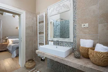 4-Bedroom Villa in Ladići with Private Pool