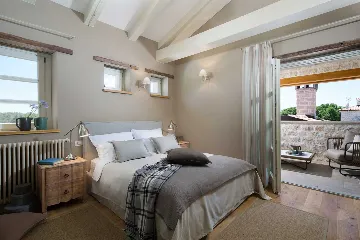 4-Bedroom Villa in Ladići with Private Pool