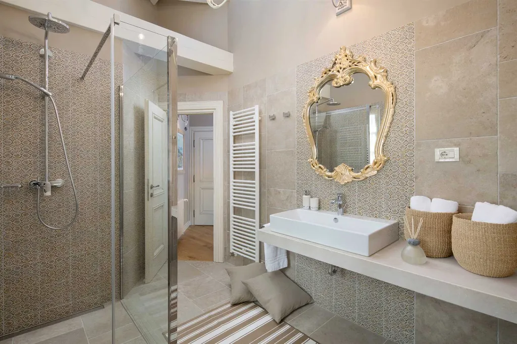 Villa with Private Pool for 8 Guests in Ladići