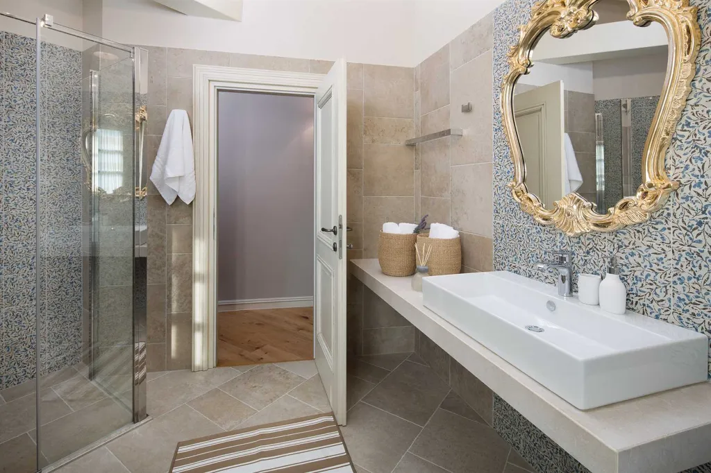 Villa with Private Pool for 8 Guests in Ladići