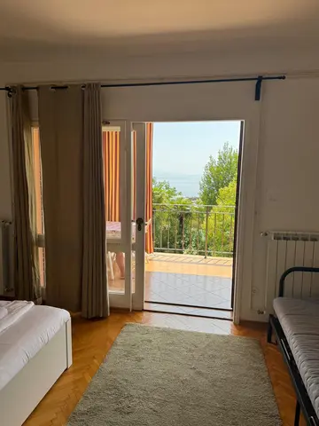 Apartment in Ičići for 4 Guests with Sea View