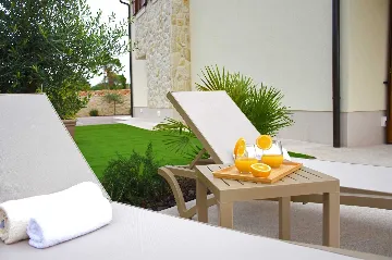 Three-Bedroom Villa in Rasopasno with Heated Pool