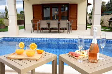 Three-Bedroom Villa in Rasopasno with Heated Pool