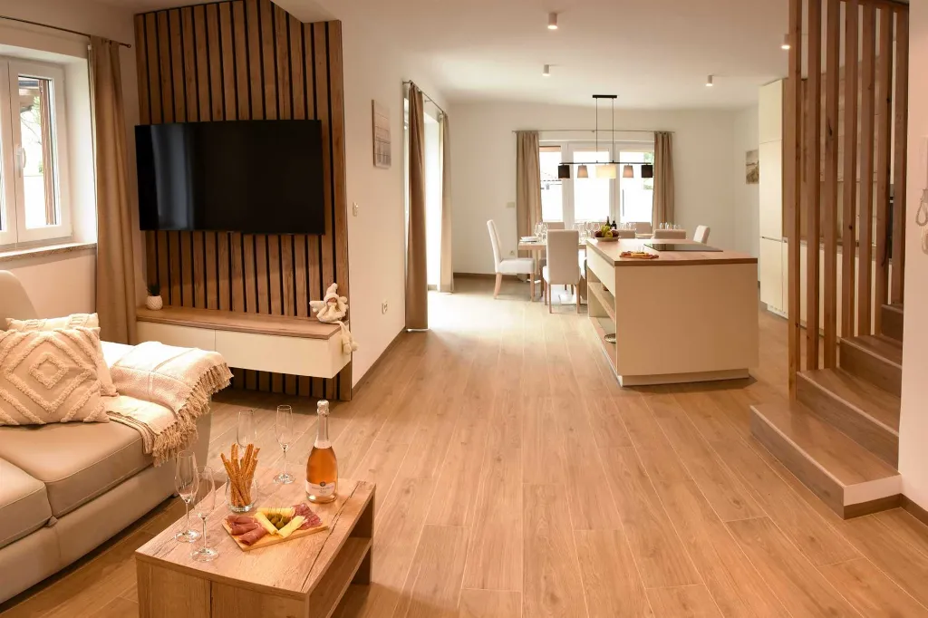 Three-Bedroom Villa in Rasopasno with Heated Pool