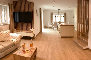 Three-Bedroom Villa in Rasopasno with Heated Pool