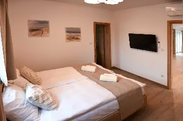 Three-Bedroom Villa in Rasopasno with Heated Pool