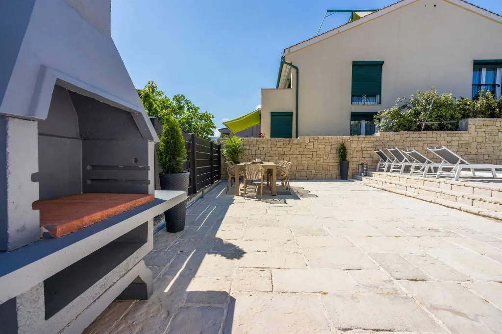 4-Bedroom Villa with Pool in Baška (Krk)
