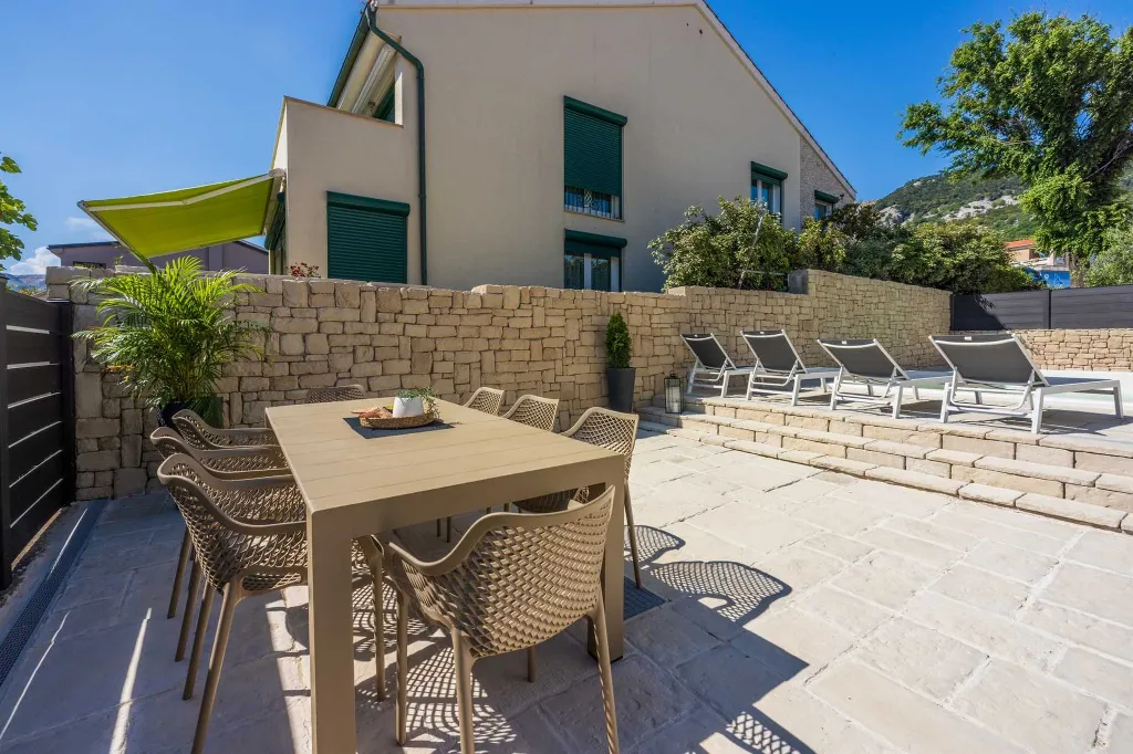 4-Bedroom Villa with Pool in Baška (Krk)