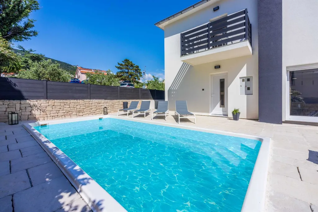 4-Bedroom Villa with Pool in Baška (Krk)