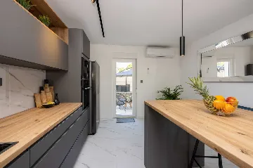 4-Bedroom Villa with Pool in Baška (Krk)