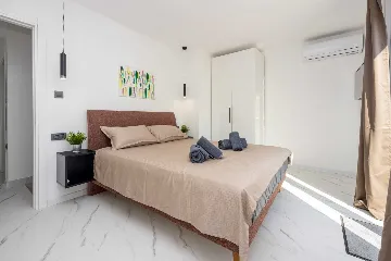 4-Bedroom Villa with Pool in Baška (Krk)