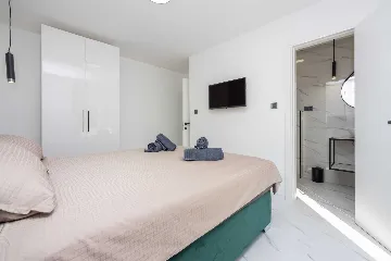 4-Bedroom Villa with Pool in Baška (Krk)