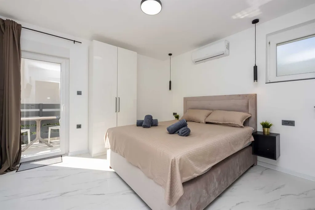 4-Bedroom Villa with Pool in Baška (Krk)