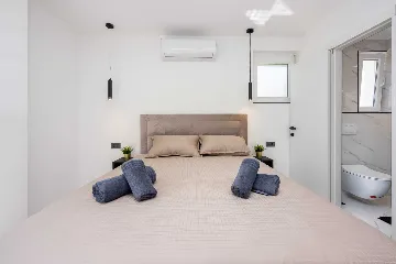 4-Bedroom Villa with Pool in Baška (Krk)