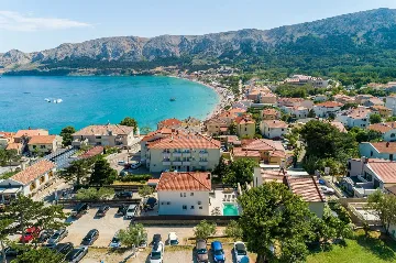 4-Bedroom Villa with Pool in Baška (Krk)